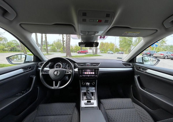 Skoda Superb cena 96600 przebieg: 105450, rok produkcji 2019 z Pabianice małe 254